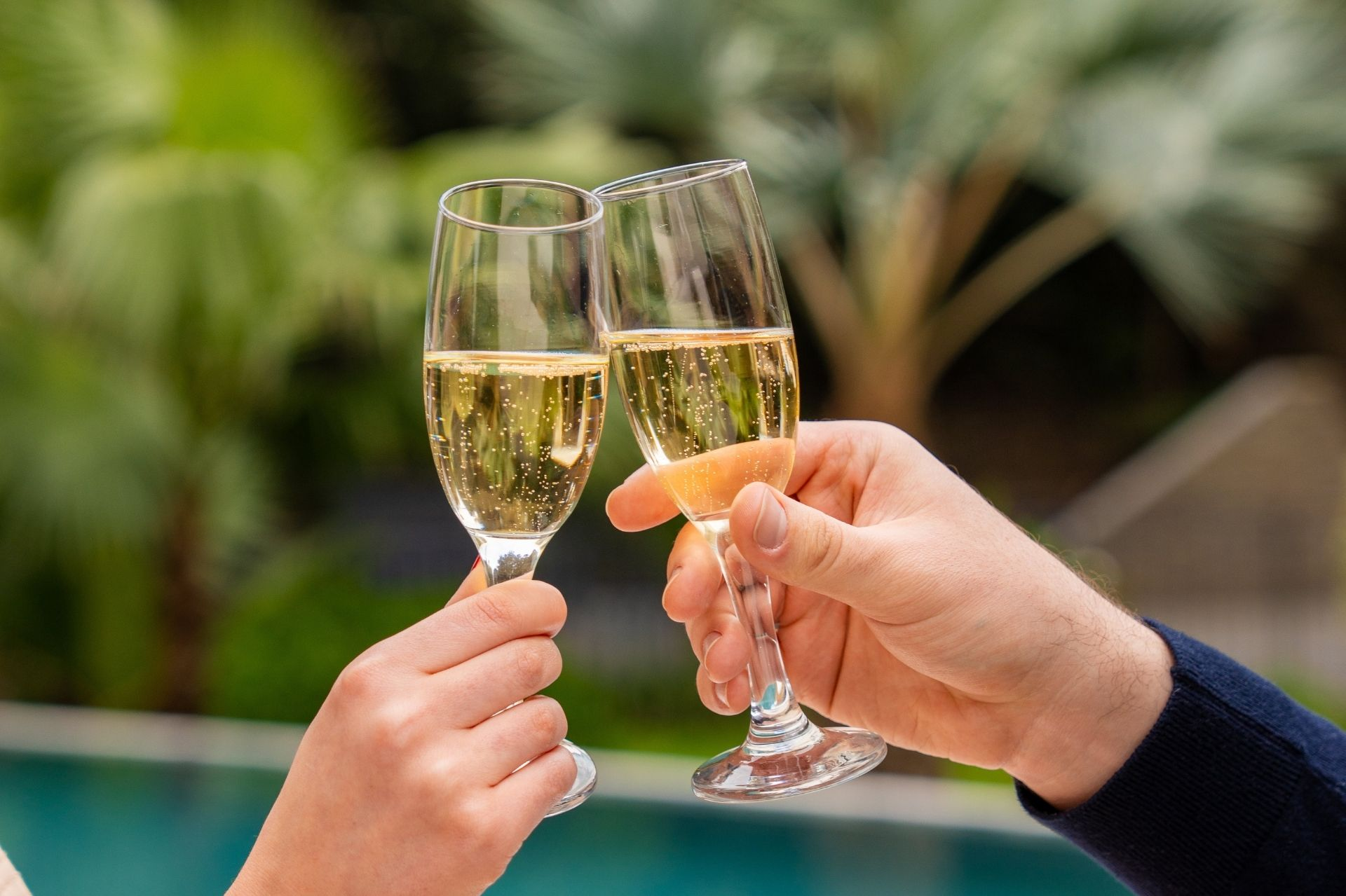 luxury-pool-champagne-toast-cannes Elegant outdoor dining terrace with table and shaded seating overlooking the gardens and sea at Château Les Alouettes Cannes.