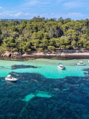 Mediterranean Beaches Near Château Les Alouettes Cannes Beach Villa Cannes Chateau Alouettes