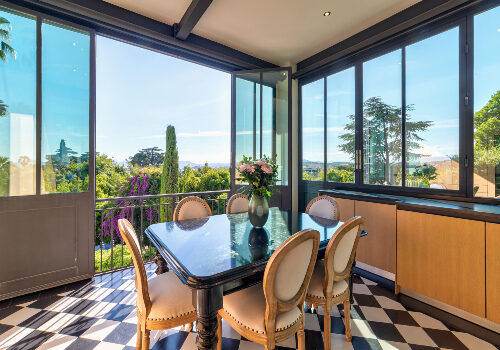 chateau-les-alouettes-cannes-kitchen