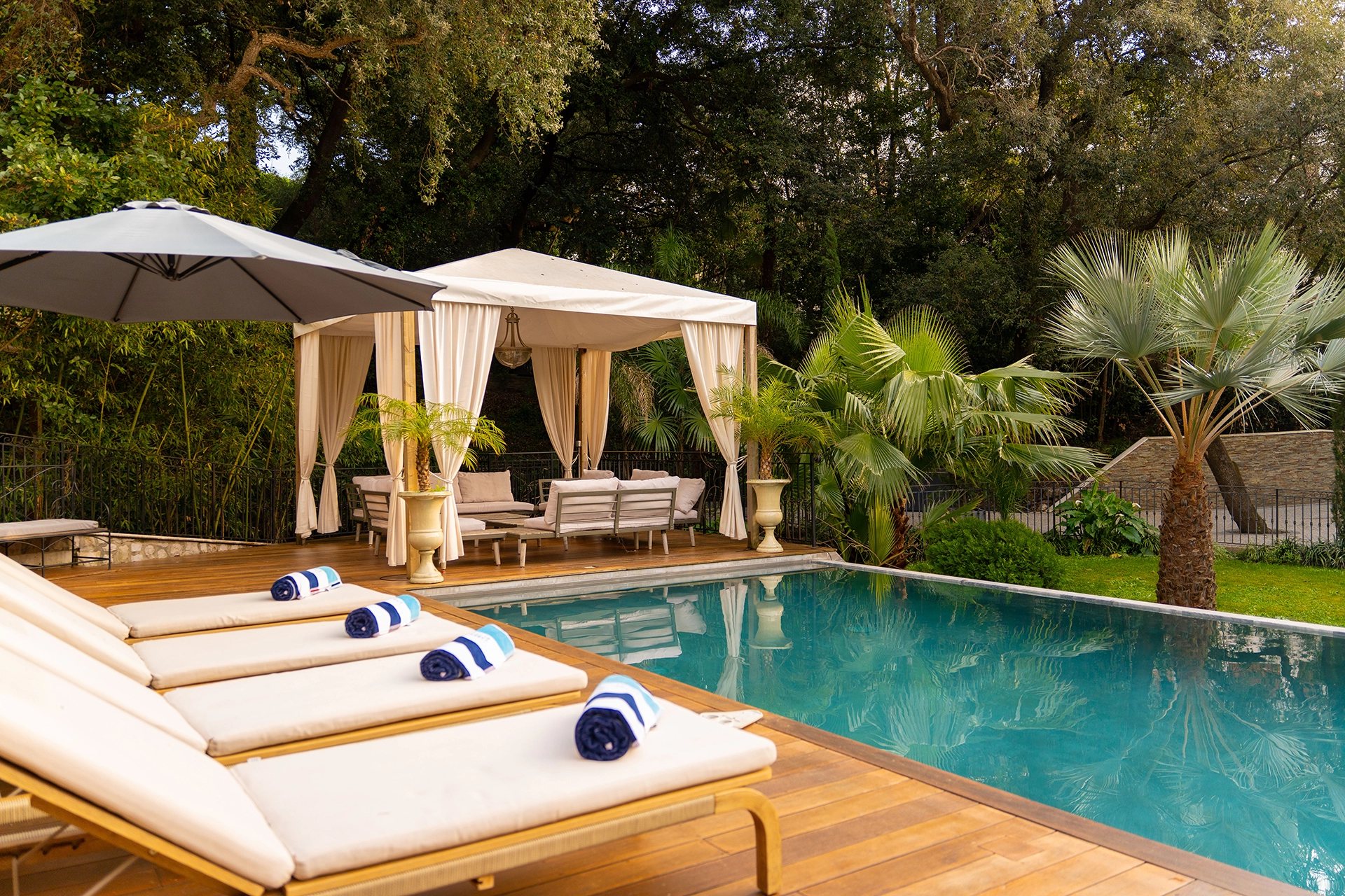 Poolside Pavilion Retreat – Château Les Alouettes Poolside pavilion retreat at Château Les Alouettes Cannes