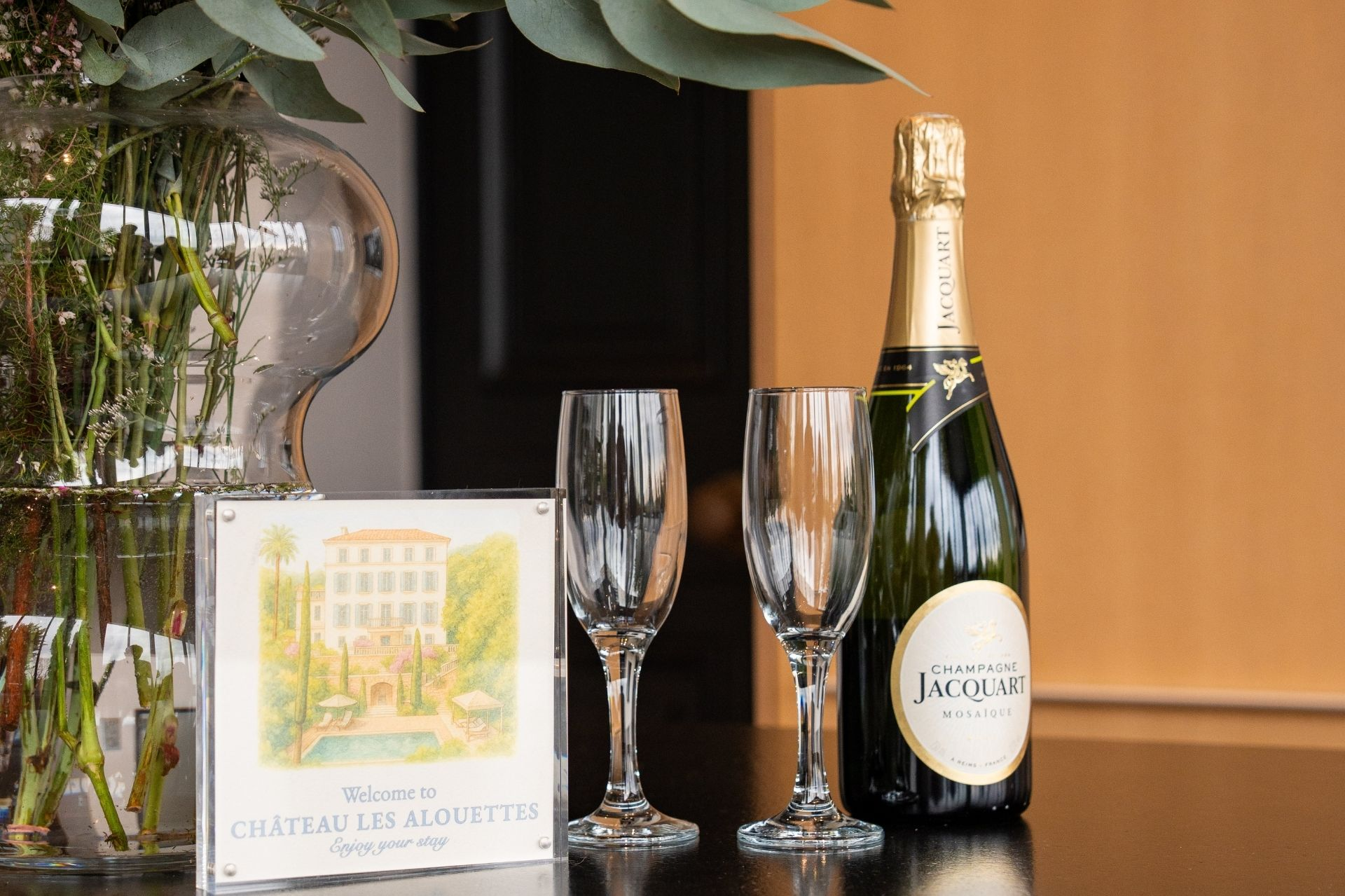 luxury-welcome-champagne-artwork-cannes Panoramic terrace view overlooking Cannes and the surrounding French Riviera landscape from Château Les Alouettes.
