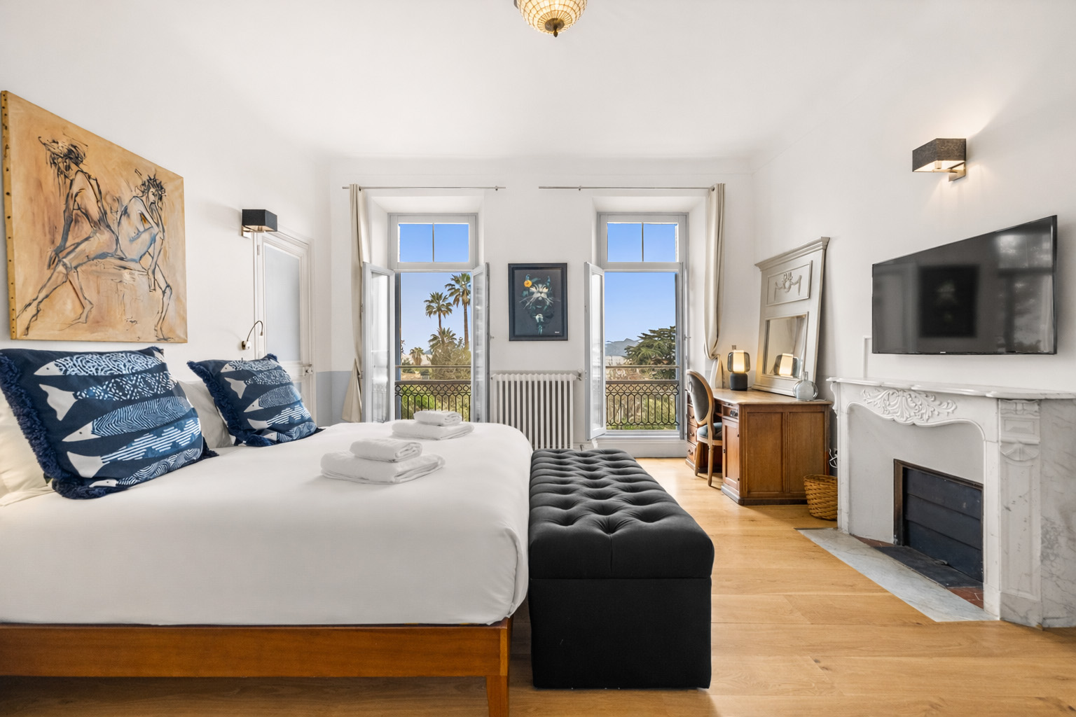 luxury-bedroom-suite-fireplace-balcony-cannes_result luxury-bedroom-suite-fireplace-balcony-cannes_result